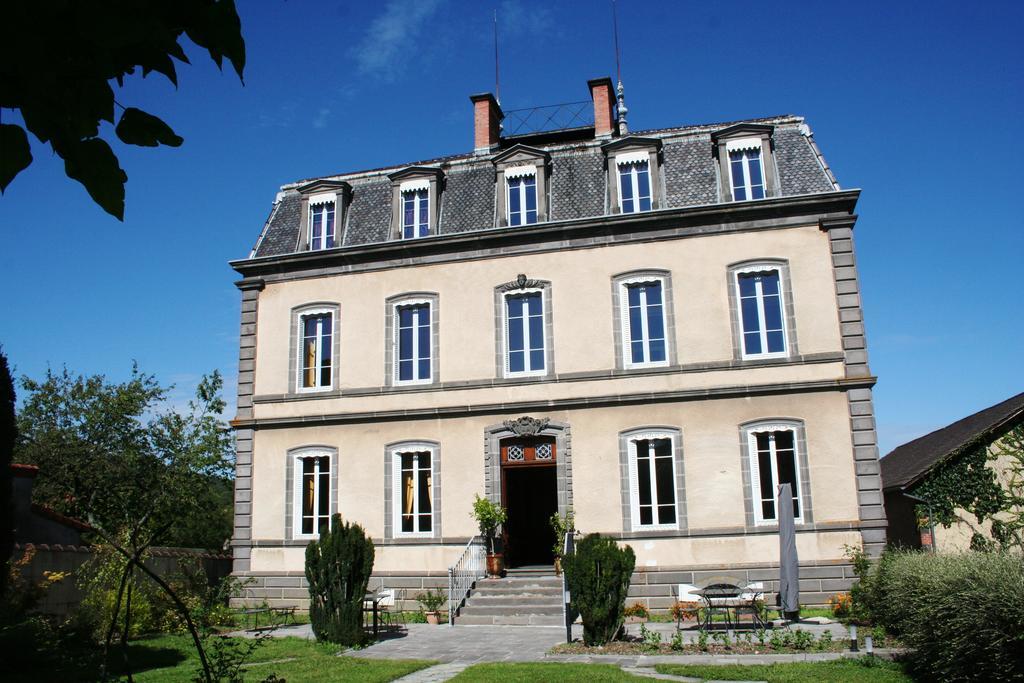 Le Clos Des Noyers Bed & Breakfast Combronde Exterior photo