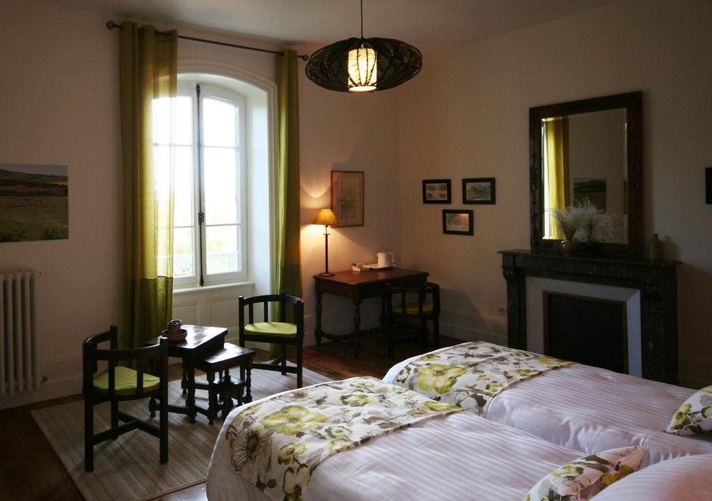 Le Clos Des Noyers Bed & Breakfast Combronde Room photo