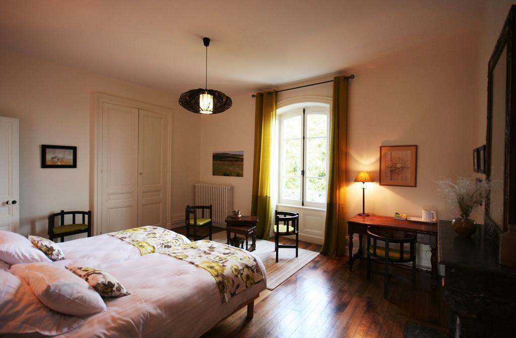 Le Clos Des Noyers Bed & Breakfast Combronde Room photo