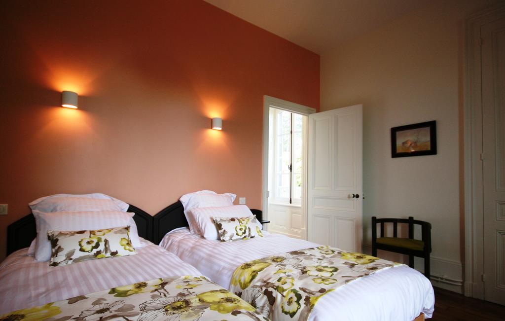 Le Clos Des Noyers Bed & Breakfast Combronde Room photo