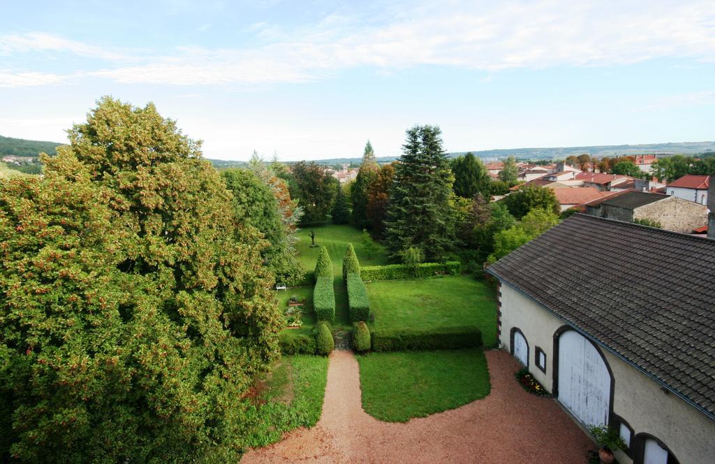 Le Clos Des Noyers Bed & Breakfast Combronde Exterior photo