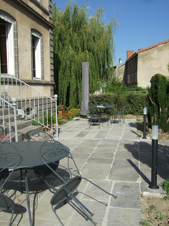 Le Clos Des Noyers Bed & Breakfast Combronde Exterior photo